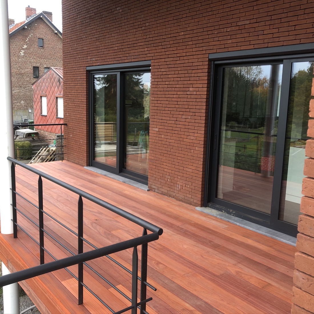 Terrasafwerking in Padouk