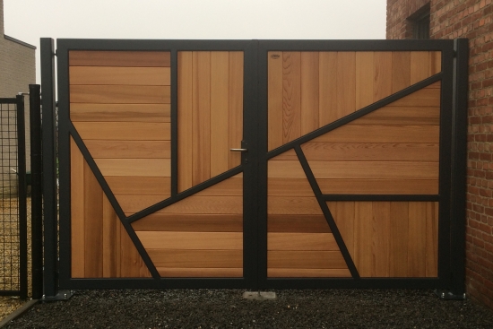Asymmetrical gate