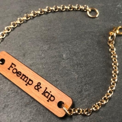 Bracelet with wooden tag